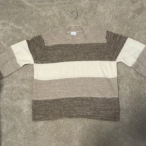 Size medium sweater pretty lighter weight